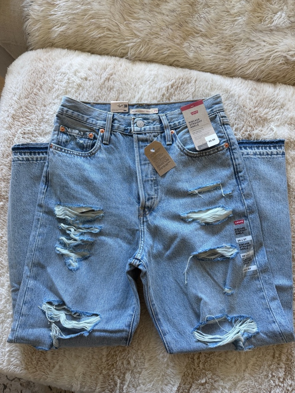Levi's Women's Light Blue Distressed Ribcage straight ankle Jeans